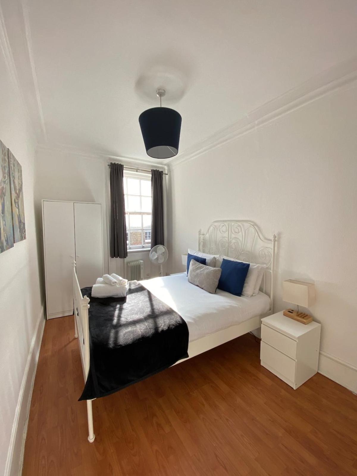 Lovely 2 Bed Flat In Soho! Лондон Экстерьер фото